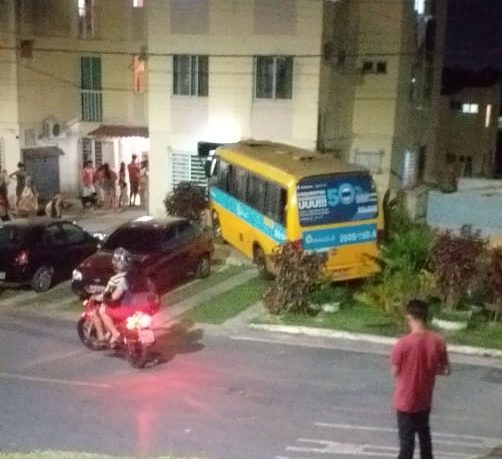 ‘Amarelinho’ desgovernado invade apartamento no Santa Etelvina; veja vídeo