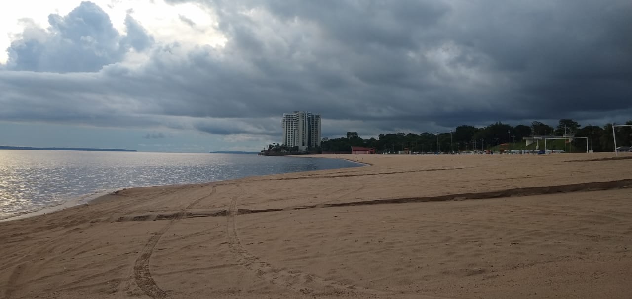 Praia da Ponta Negra segue interditada para impedir aglomeração e avanço novo coronavírus
