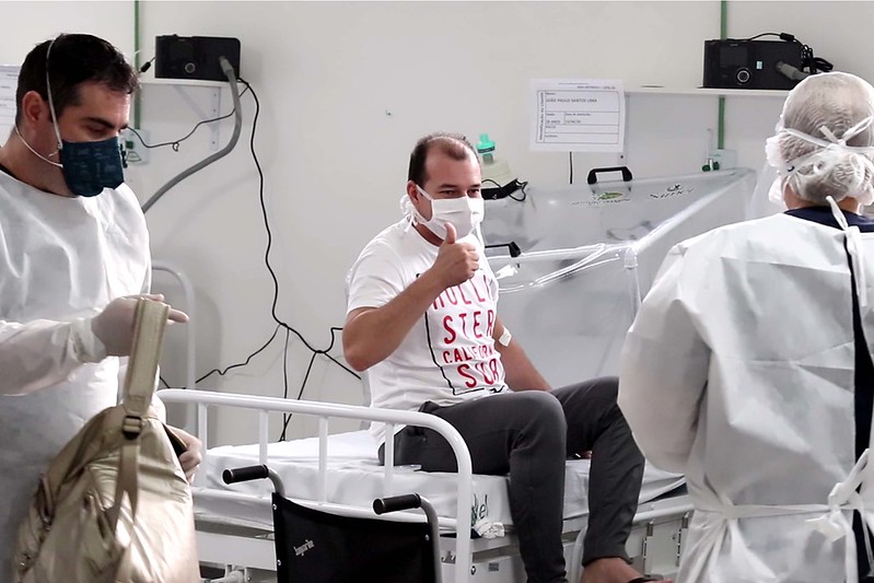 Hospital de campanha municipal tem primeira alta de paciente vítima do novo coronavírus