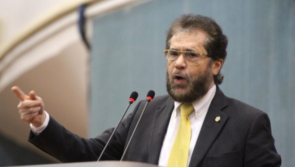 Senador Plínio Valério cobra liberação de emendas destinadas a saúde no Amazonas
