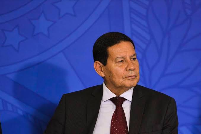 Testes para covid-19 de Mourão e mulher dão negativos