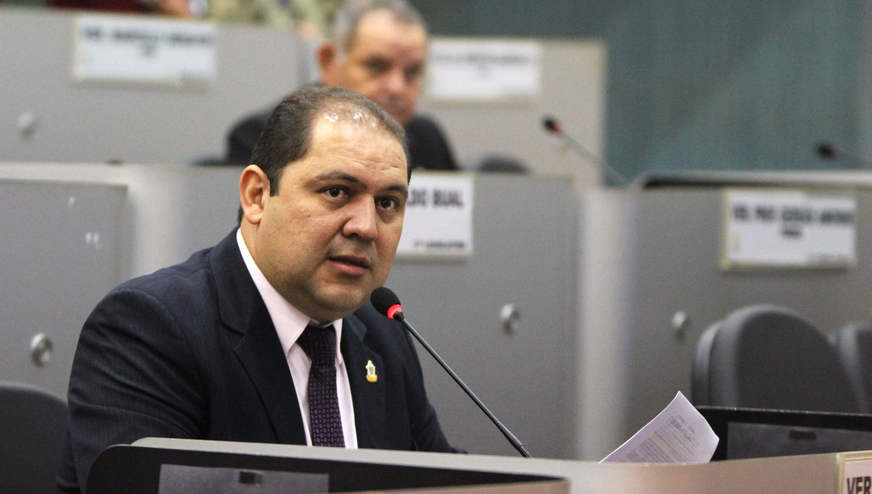 Vereador Rosivaldo Cordovil pede aumento da capacidade de passageiros do transporte eventual e dos vanzeiros