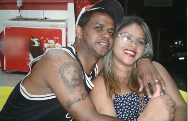 Candidato a vereador mata a esposa com 13 facadas após briga pela porta da geladeira aberta