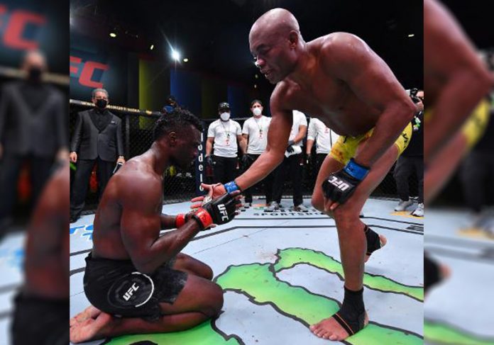 Emocionante: Hall se ajoelha, chora e pede desculpas após nocautear ídolo Anderson Silva