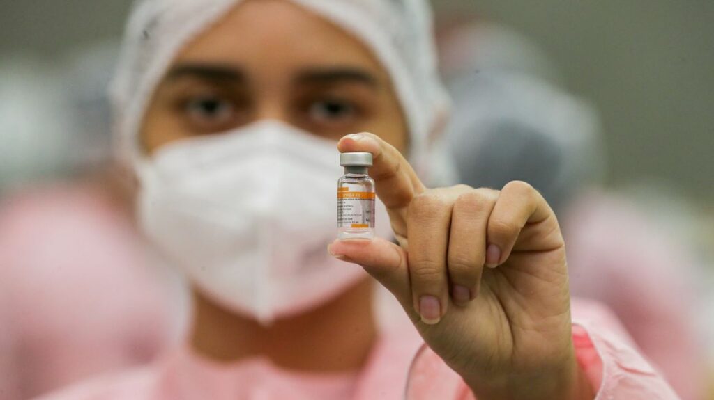 Adolescente toma CoronaVac em lar para idosos usando CPF de homem que já morreu