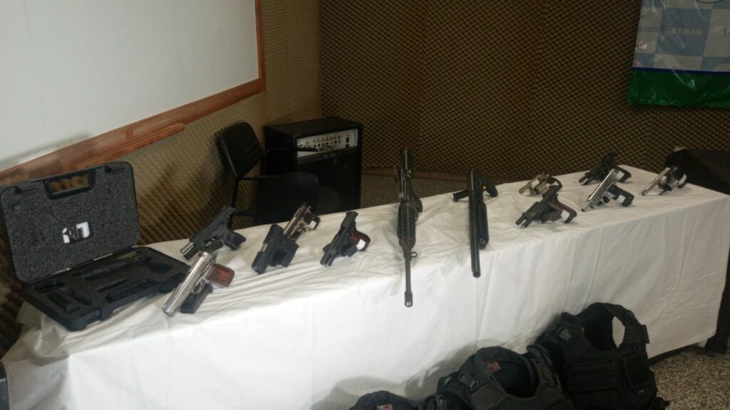 SSP acaba com a festa de traficantes que desfilavam com armas, em Manaus; veja vídeo