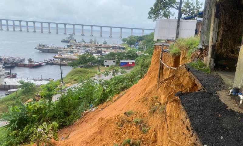 Barranco da Compensa pode desabar a qualquer momento e matar várias famílias