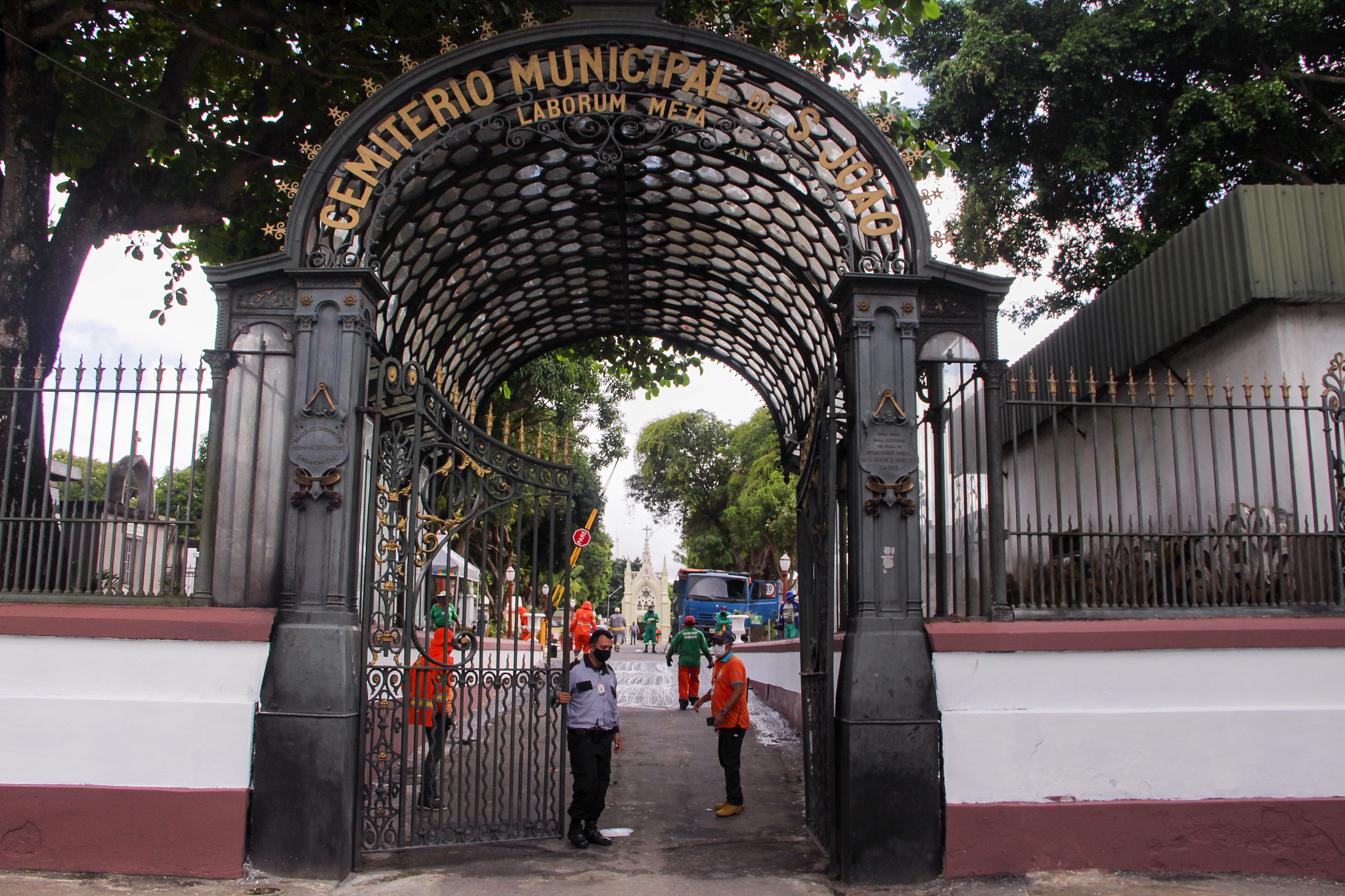 Cemitérios públicos de Manaus serão reabertos às segundas-feiras para visitação