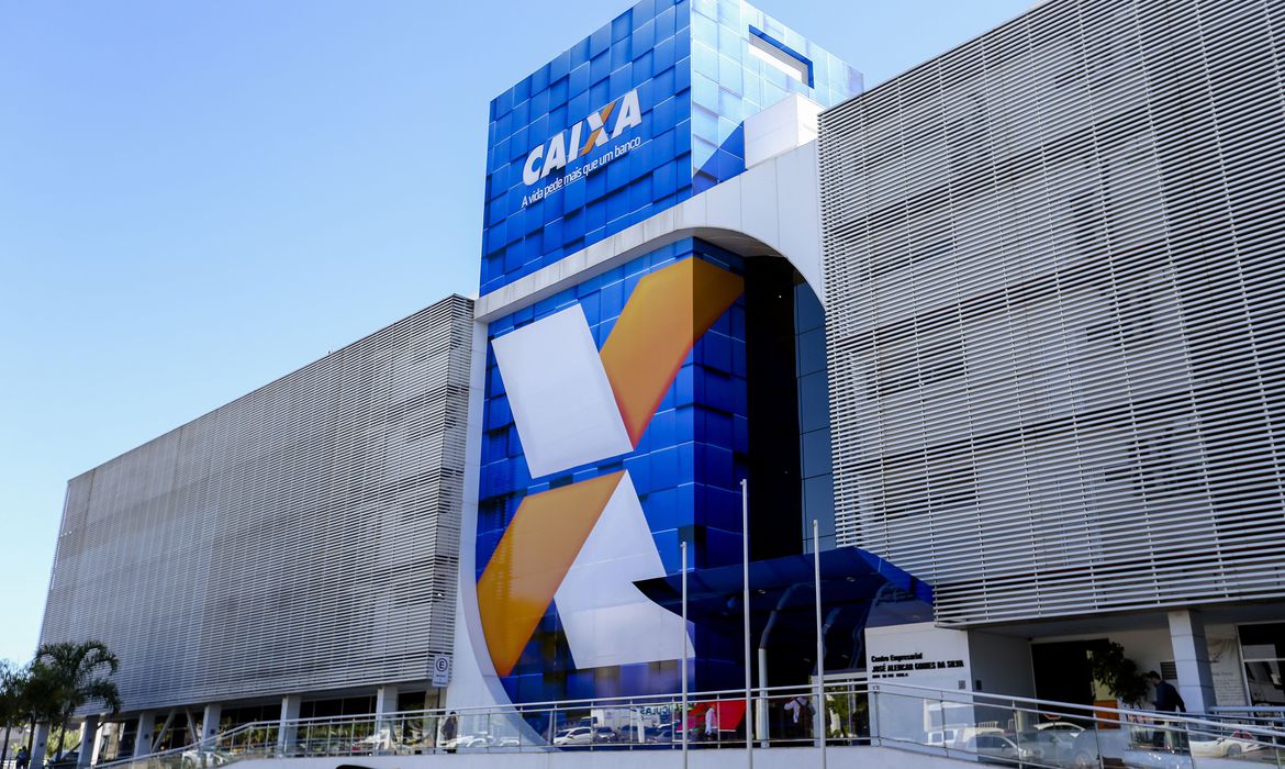 Trabalhadores nascidos em outubro podem sacar auxílio emergencial a partir desta segunda-feira (18)
