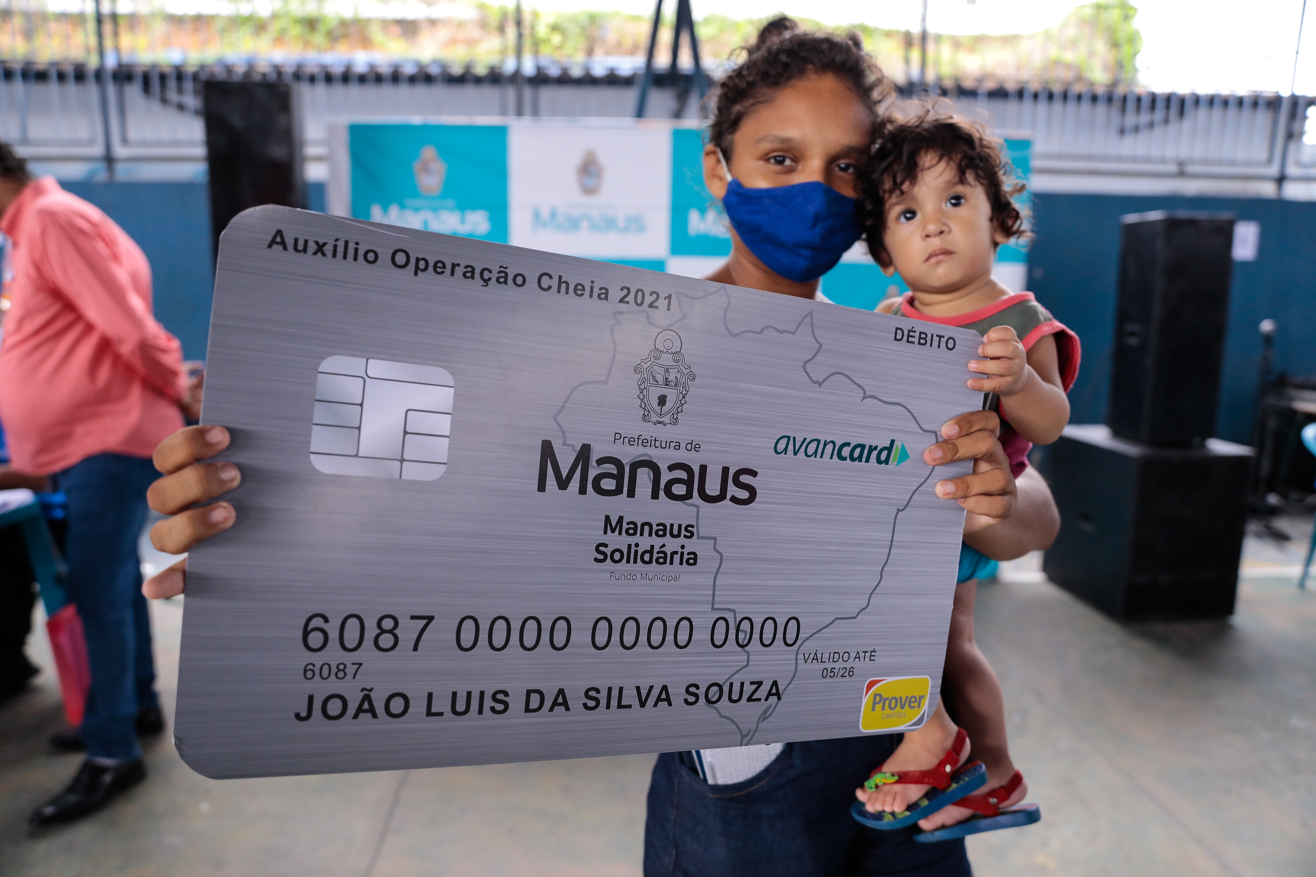 Prefeitura de Manaus entrega 169 cartões do ‘Auxílio Operação Cheia 2021’