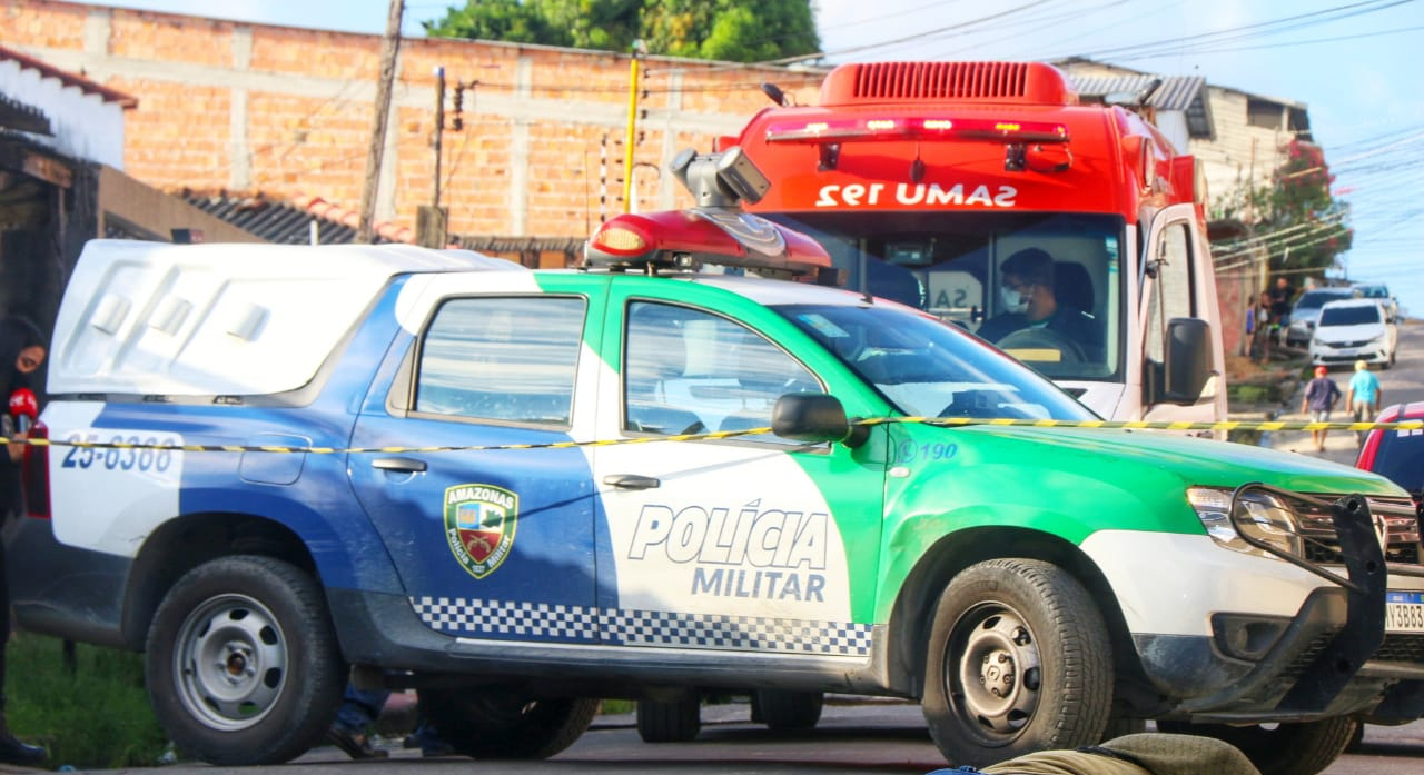 Urgente: homem acaba de ser assassinado com 10 tiros no bairro Zumbi 2; imagens fortes