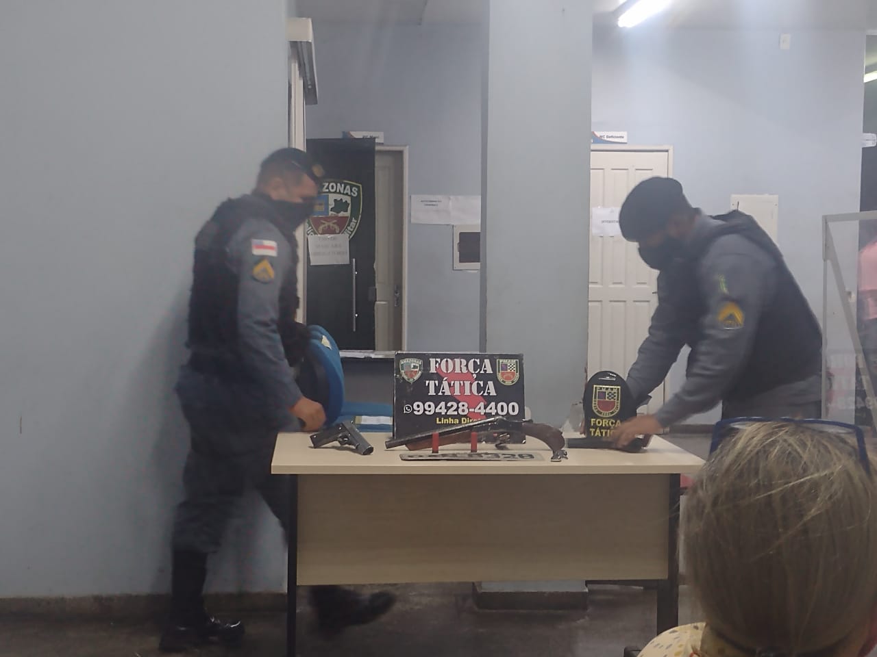 Trio de criminosos é preso com escopeta e simulacros de arma de fogo em celtinha no Novo Aleixo