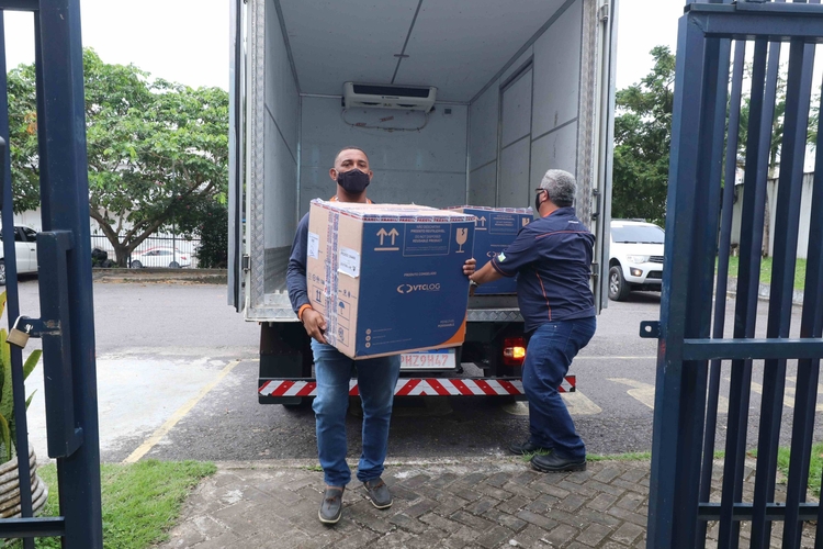 Covid-19: Amazonas recebe 9.360 doses de vacinas Pfizer