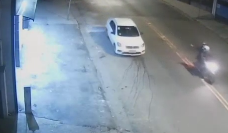 A casa caiu: homem reage a assalto e mata bandido a tiros; veja o vídeo