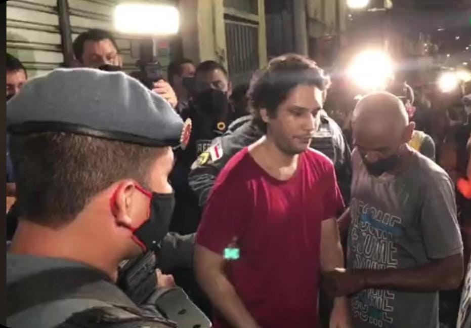 Furioso, filho mata o próprio pai e deixa a mãe entre a vida e a morte em Manaus