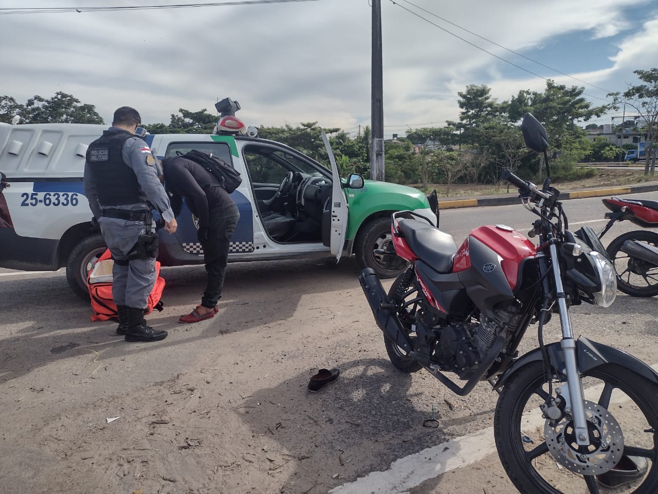 Homem com ‘bolsa de cocô’ e comparsa se disfarçavam de entregadores de delivery para fazer arrastão, em Manaus