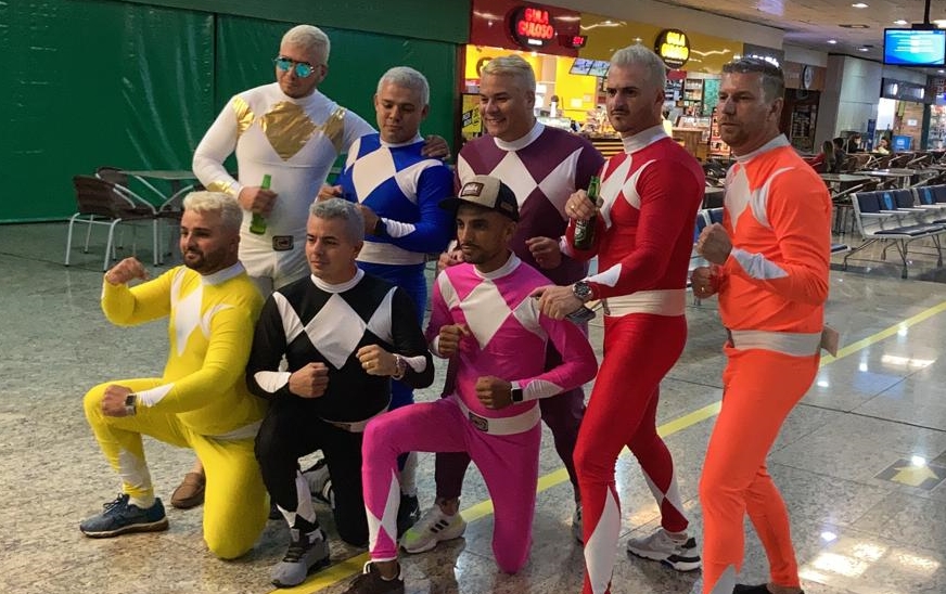 Power Rangers manauaras invadem voo da Azul a caminho da Expedição 4×4 da DMK; veja vídeos
