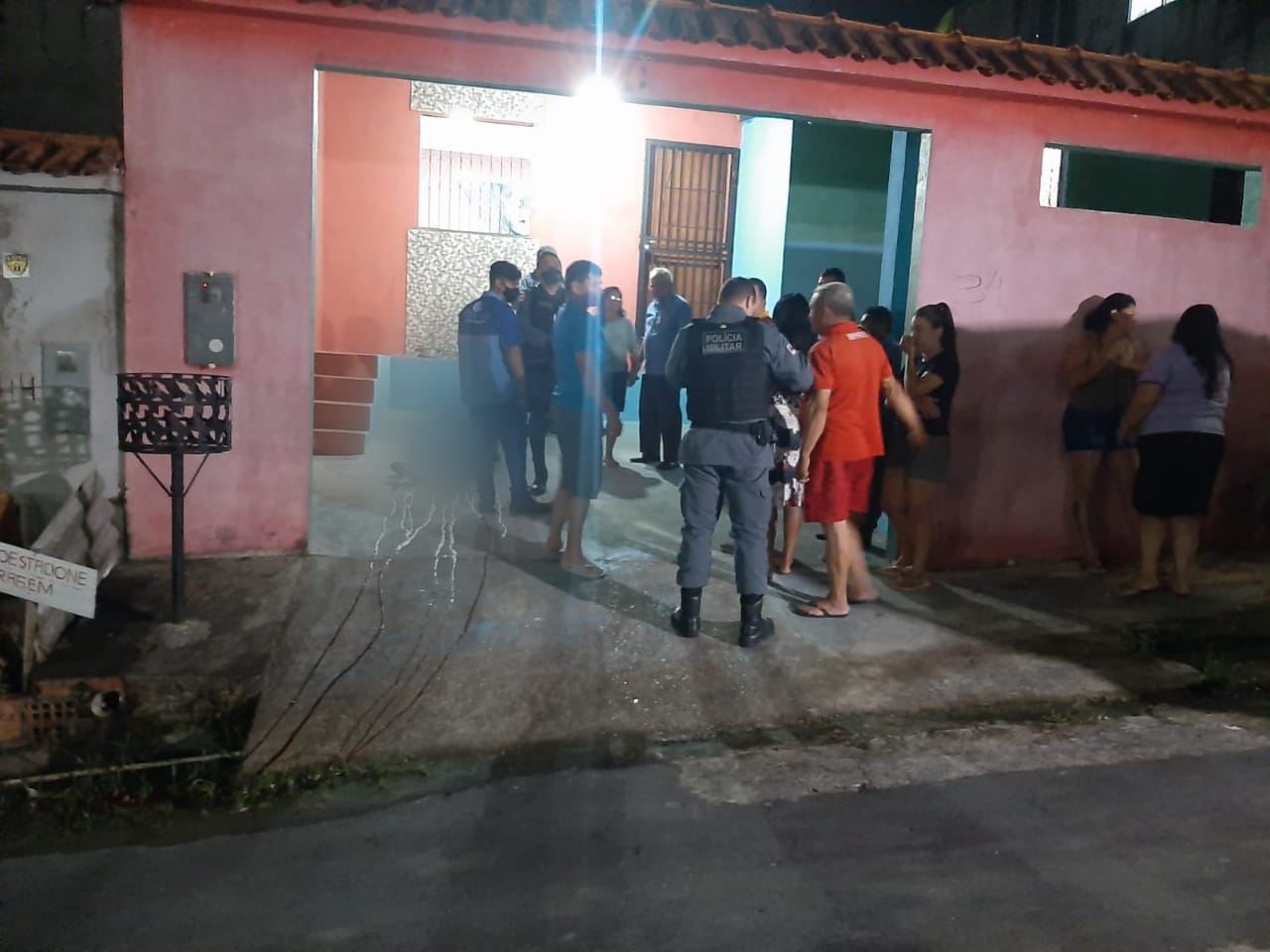 Em suposto acerto de contas, homem é assassinado com tiros na cabeça, na Cidade Nova; imagens fortes