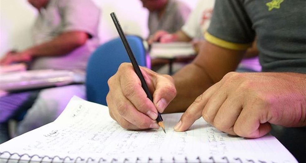 Matrículas para novos alunos do EJA começam nesta quarta (21) no Amazonas