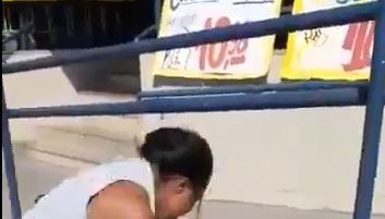 Jovem vai ao mercado comprar frango mas acaba sendo brutalmente espancada na entrada; veja vídeo