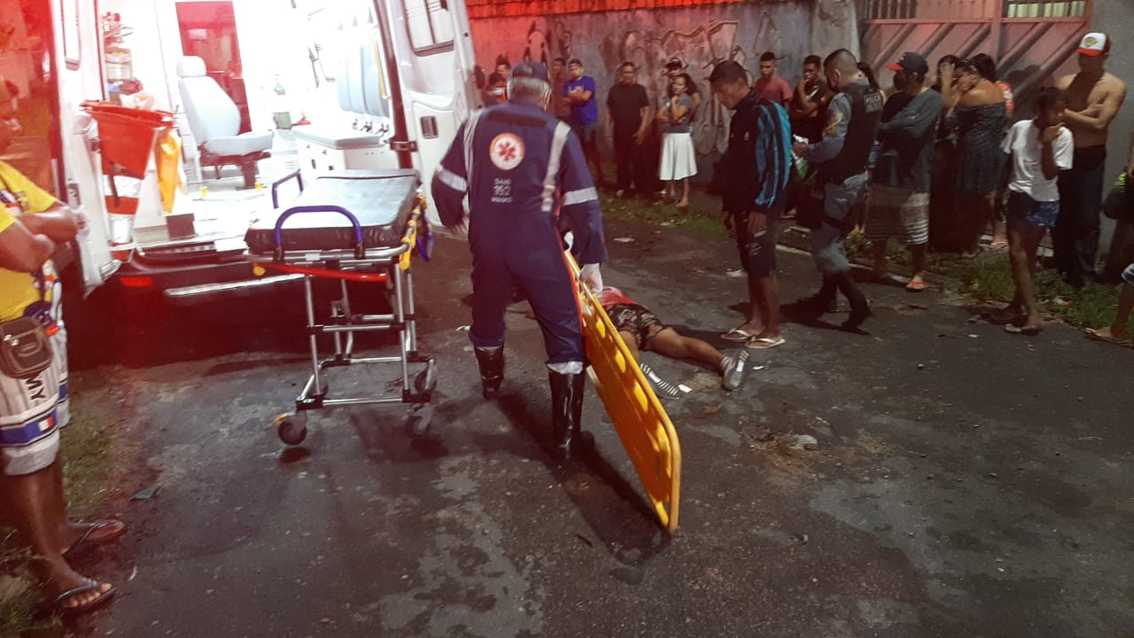 Alerta: criminosos estão assaltando em carro branco e atirando contra suas vítimas, em Manaus; veja vídeo