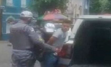 Vulgo “Capa de Flauta” é preso em flagrante após assaltar jovem no Centro de Manaus; veja vídeo  