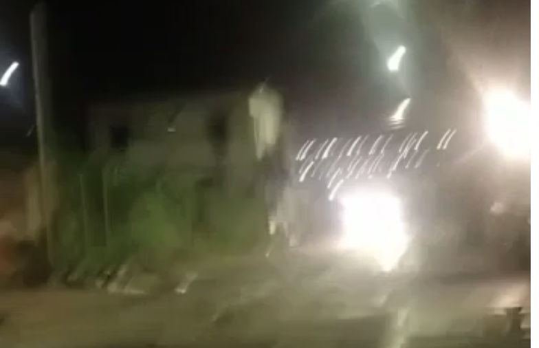 Homem é brutalmente esfaqueado no Santa Etelvina; veja vídeo
