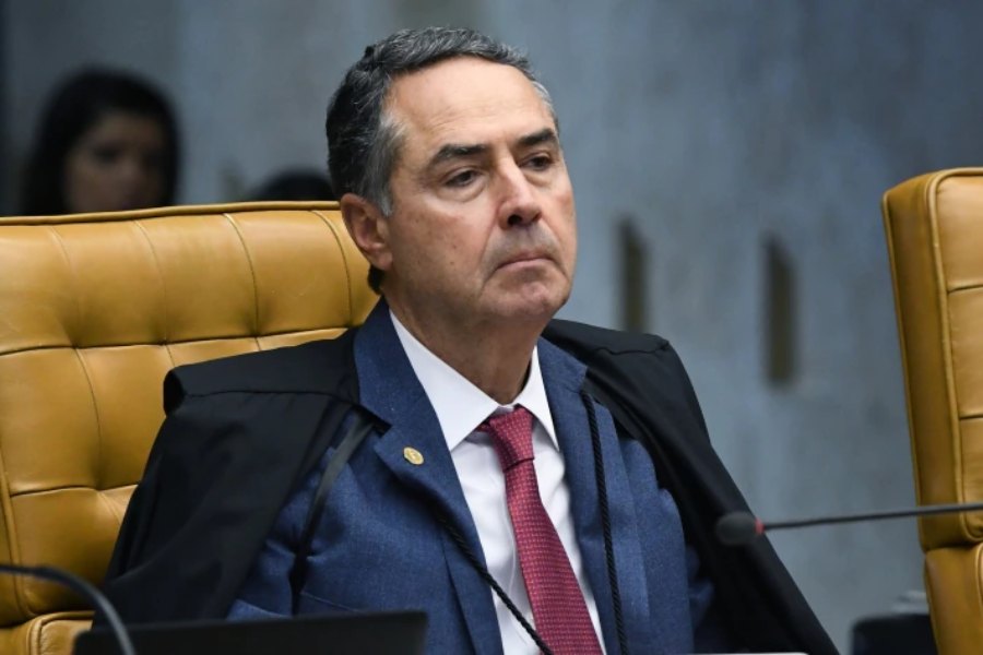Ministro Barroso impõe obrigatoriedade de passaporte de vacina para viajantes