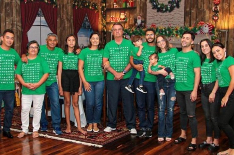 Presidente e primeira-dama publicam as fotos de Natal da família Bolsonaro; veja