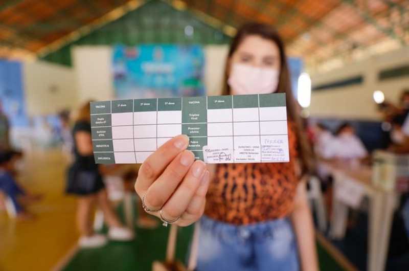 Amazonas vai encerrando 2021 com 53% da população com vacinação completa contra Covid; Manaus tem 63%