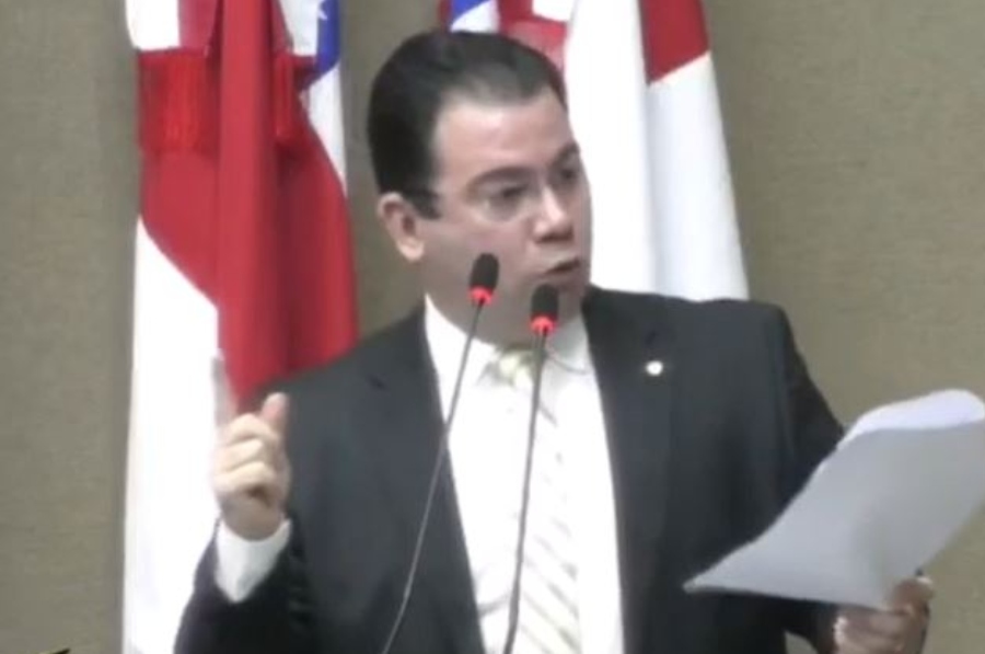 "Acertô Miseravi": Wilker Barreto paga de médico e faz cálculo fantasioso sobre procura de tomografia