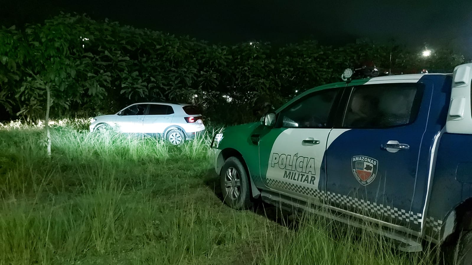 Urgente: homem é assassinado a tiros dentro de carro luxuoso, no Novo Aleixo