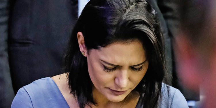 Esquerda pratica intolerância religiosa contra Michele Bolsonaro por ser evangélica: "Que nojo dessa raça"