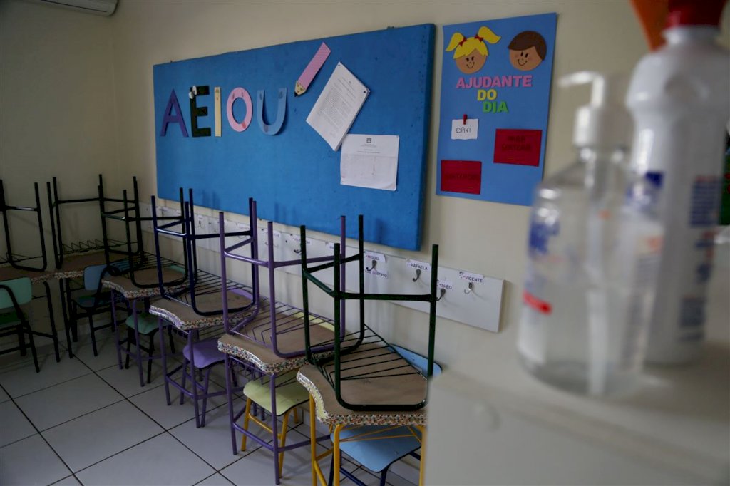 ‘Preço do lockdown’: Evasão escolar cresce quase 200% para crianças de 5 a 9 anos durante pandemia