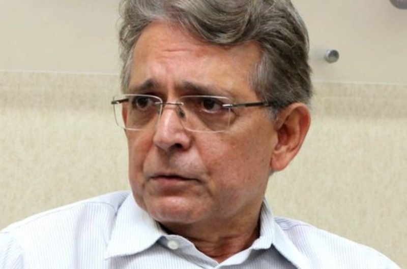 Justiça pede suspenção de contrato de Pauderney com a Semed