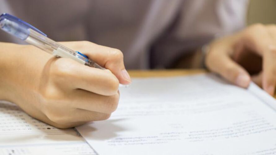 Concursos têm mais de 8,4 mil vagas e salários chegam a R$ 33,3 mil; confira