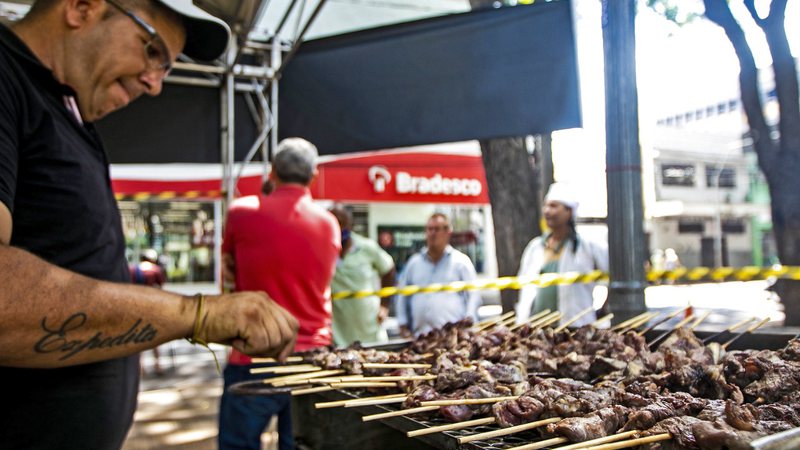 Como protesto, pecuaristas fazem churrasco em frente a agências do Bradesco de todo país; veja vídeo