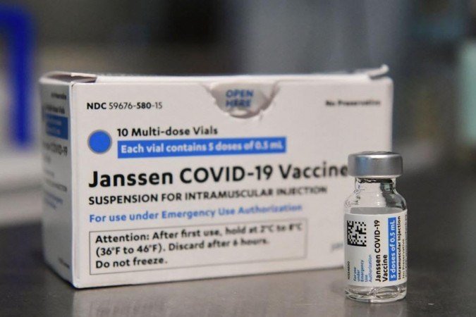 Johnson & Johnson suspende produção da vacina Janssen e causa preocupação de executivos