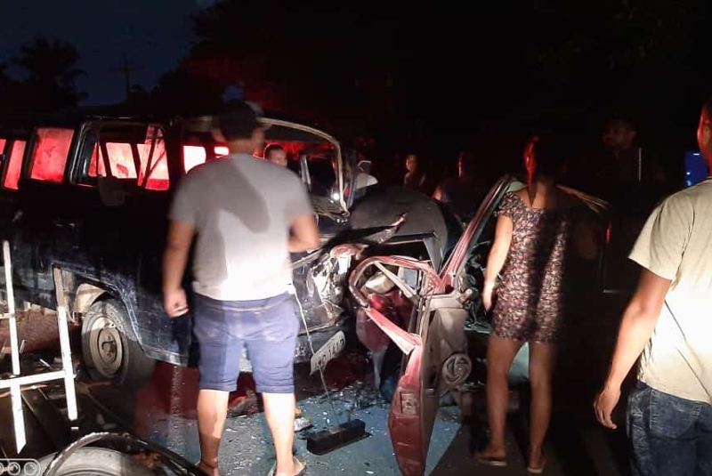 Carros velhos e sem farol causam acidente grave na estrada do Brasileirinho
