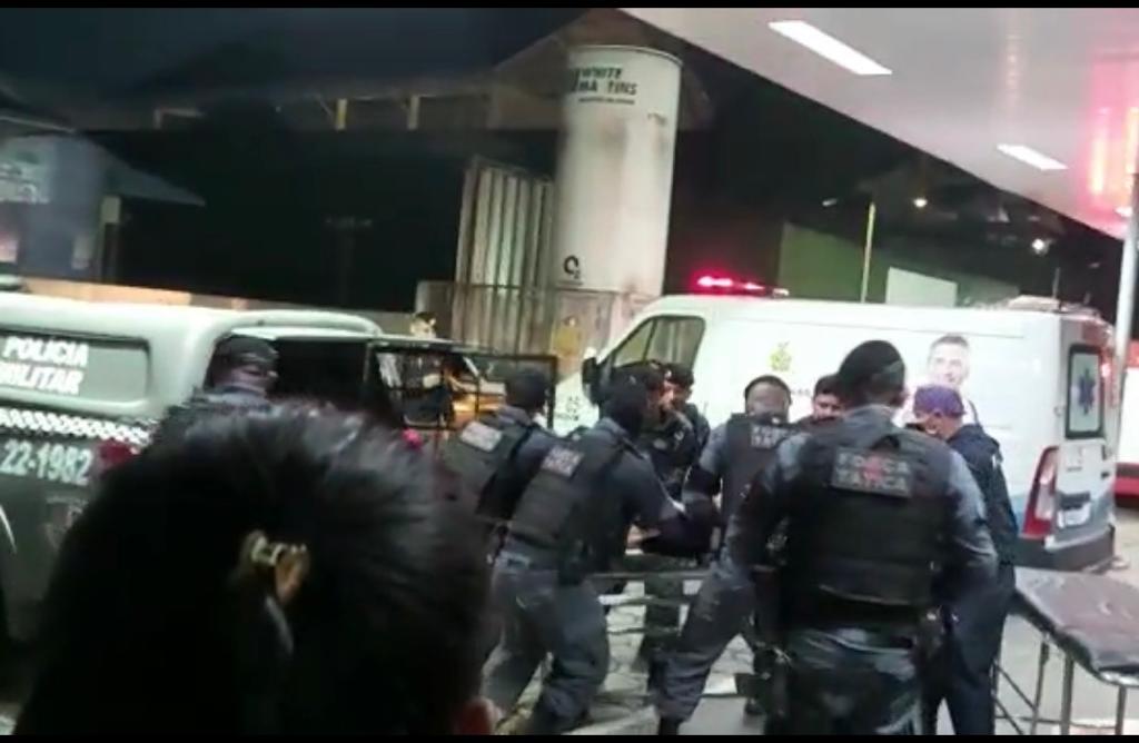 Tribunal do crime recebe polícia a tiros e dois criminosos acabam mortos em Manaus; veja vídeo