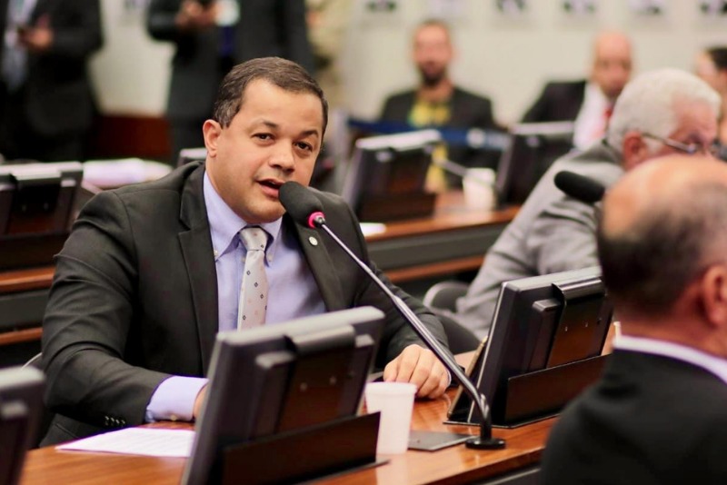 Delegado Pablo articula retomada do projeto que autoriza porte de arma de fogo para advogados