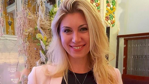 Após cirurgia plástica, miss fica deformada e não consegue fechar os olhos nem sorrir; veja