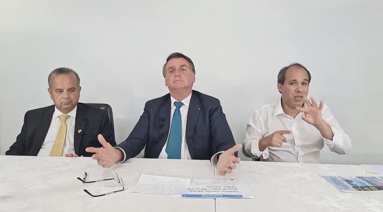 Bolsonaro compara audiência entre sua live e a do PT no mesmo horário e humilha esquerda; veja números