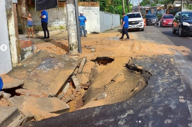Ageman fiscaliza reparo da Águas de Manaus em adutora rompida na Cachoeirinha
