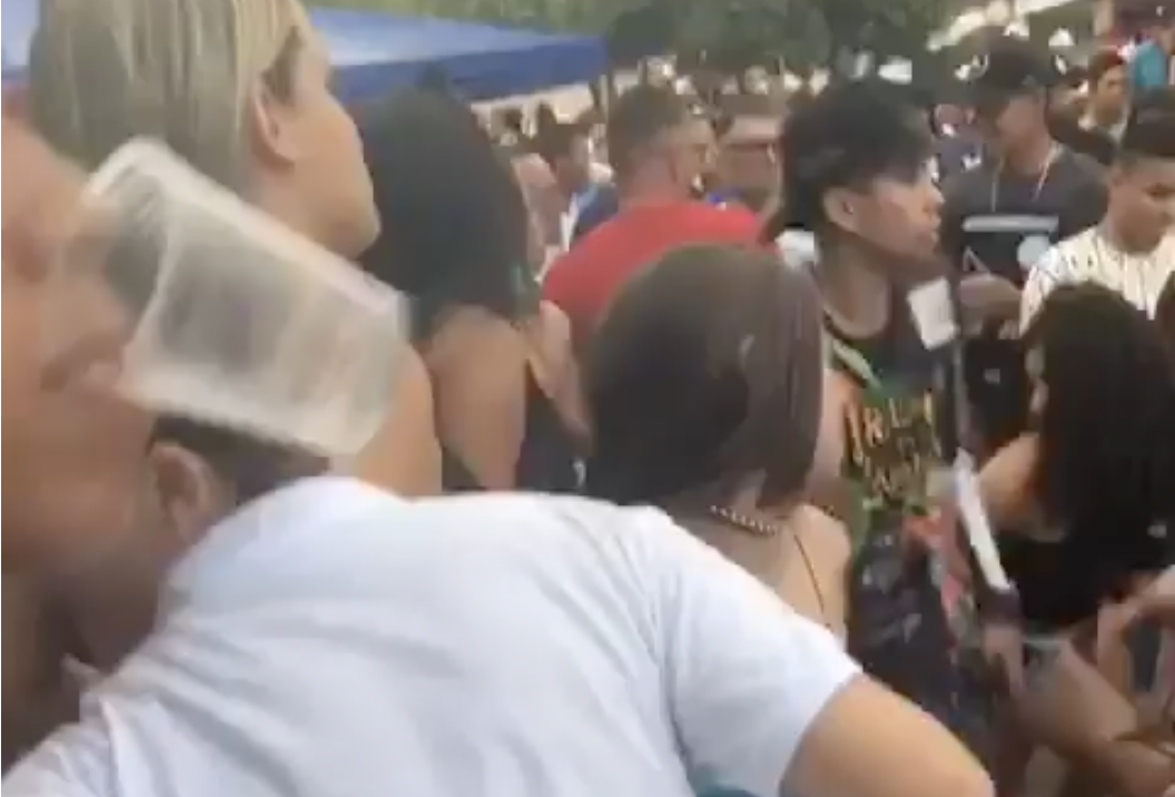 Guerra de rebolado: amigos se desentendem em bloco de carnaval por causa de quicada; veja