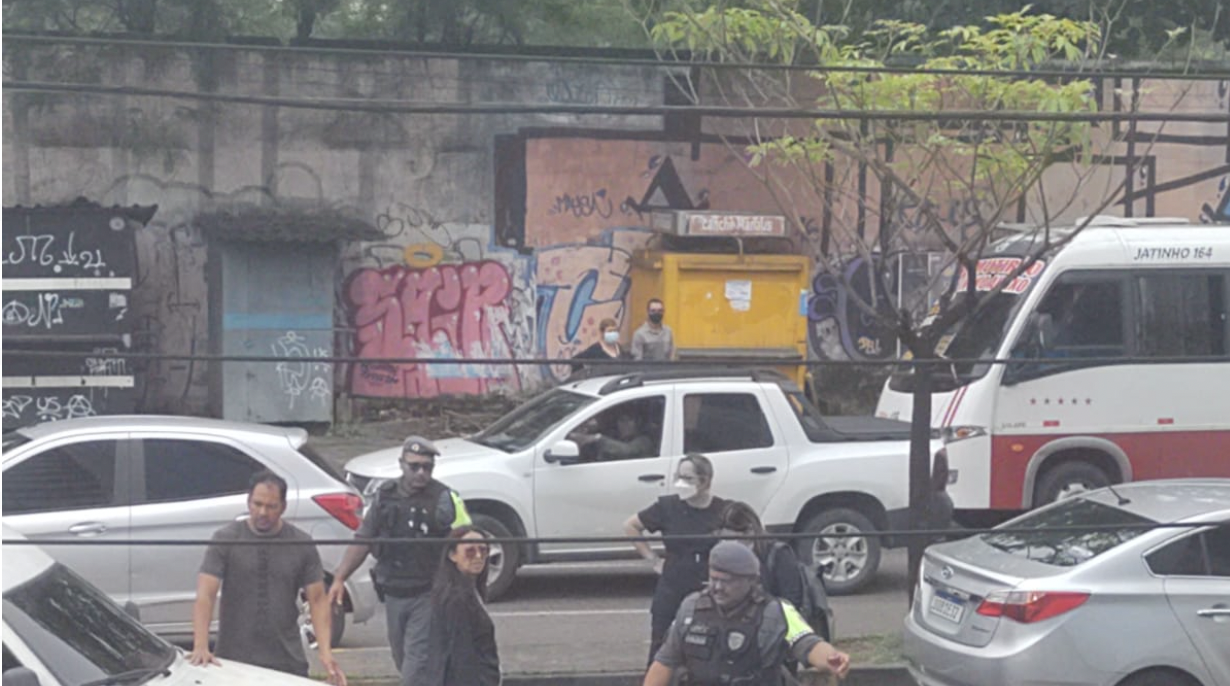 Homem é brutalmente atropelado ao tentar atravessar fora da faixa na Djalma Batista