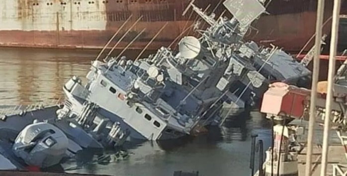 Ucrânia afunda próprio maior navio de guerra para não entregar aos russos