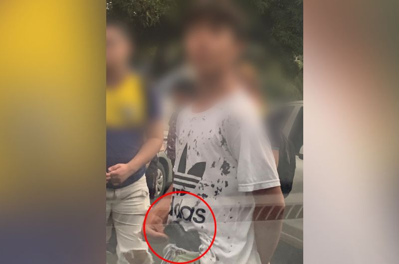 Na hora da saída em colégio de Manaus, aluno fica 'se amostrando' com arma para colegas; veja vídeo