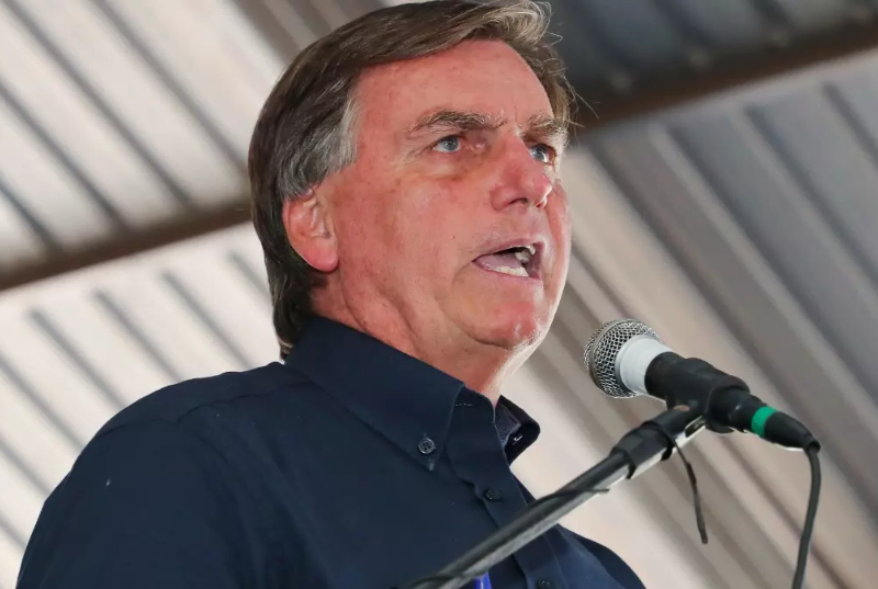 “No passado soltavam bandidos e ninguém falava nela; hoje eu solto inocentes!”, diz presidente Bolsonaro