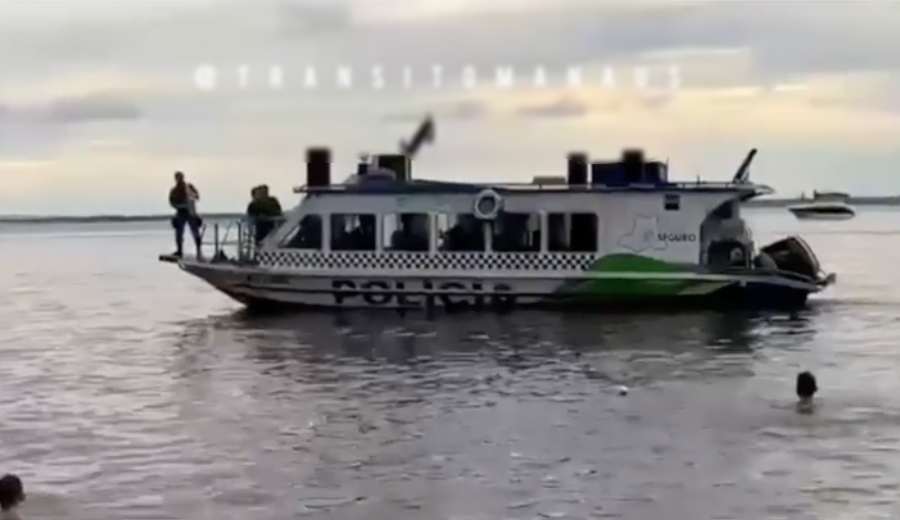 Banda da PM dá show tocando para banhistas na Ponta Negra e viraliza na web; veja vídeo